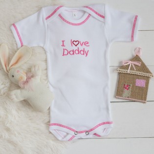 Φορμάκι εσώρουχο με κοντό μανίκι και ροζ "I Love Daddy" 