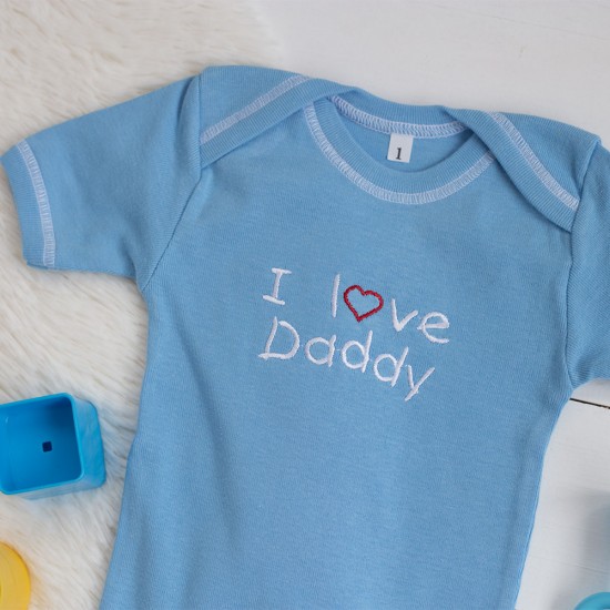 Φορμάκι εσώρουχο σιέλ με κοντό μανίκι "I Love Daddy"