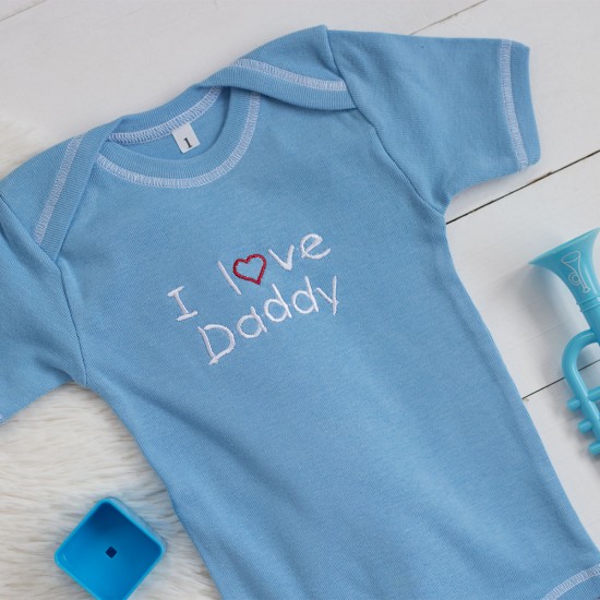 Φορμάκι εσώρουχο σιέλ με κοντό μανίκι "I Love Daddy"